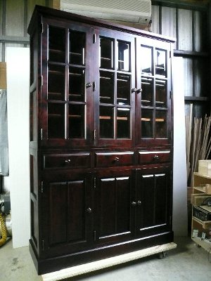 北海道民芸家具・食器棚の塗装のやり直し | 桐たんすの修理、古い家具