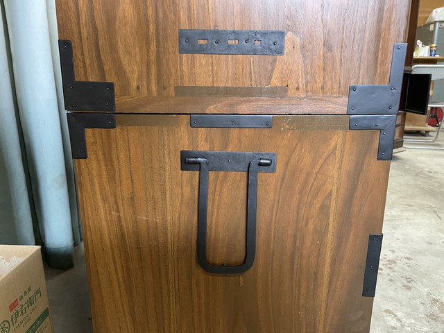 桐箪笥の横金具