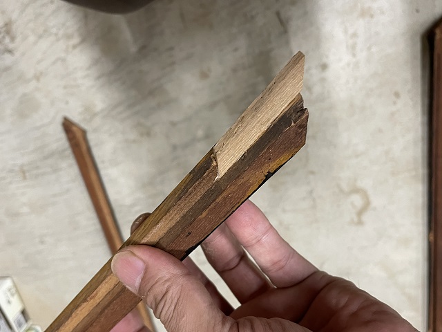 茶箪笥の引き違い戸の修理