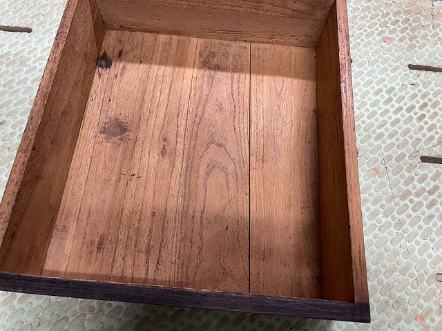 茶箪笥の引き出しの割れ