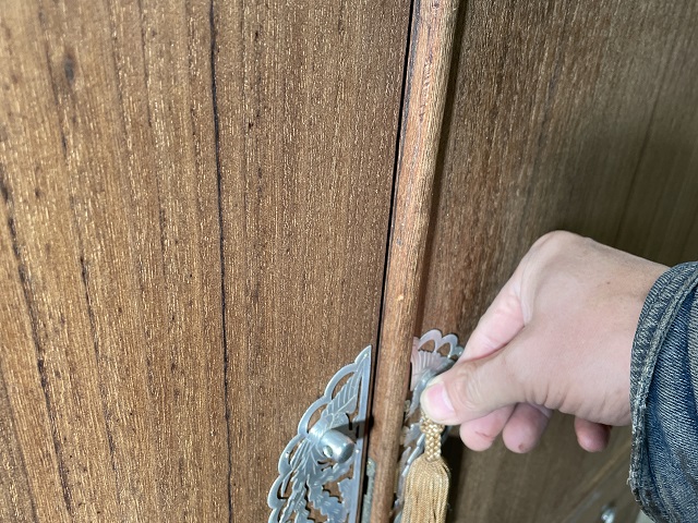 桐箪笥の扉