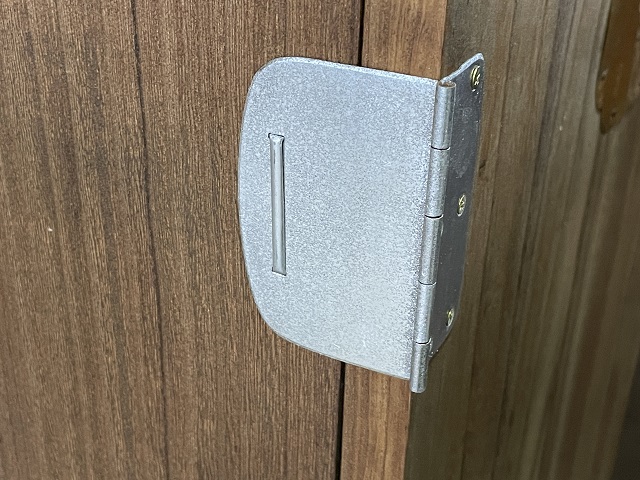 桐箪笥の扉の金具