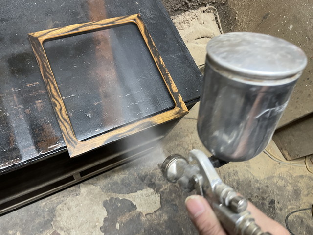 茶箪笥の塗り直し