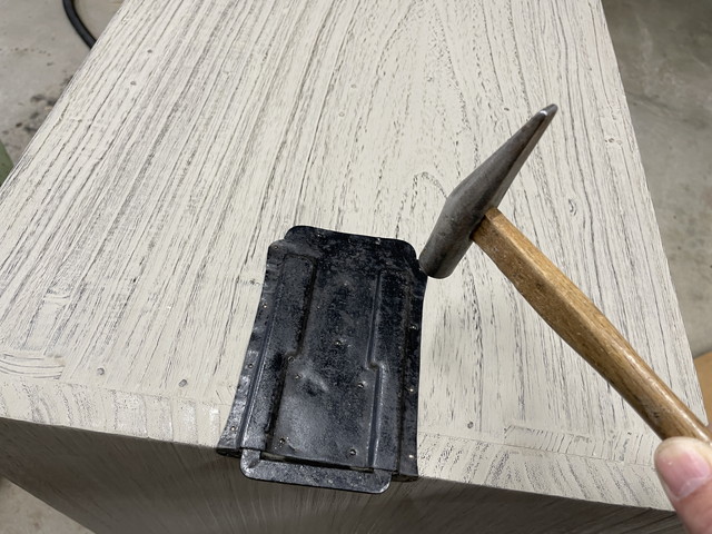 箪笥の金具付け