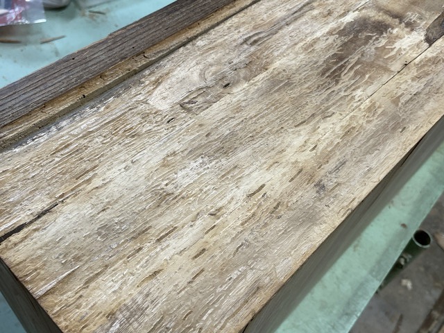 桐箪笥の虫食い修理