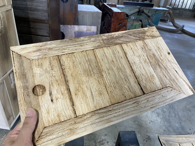 虫食いの引き戸を作り直し