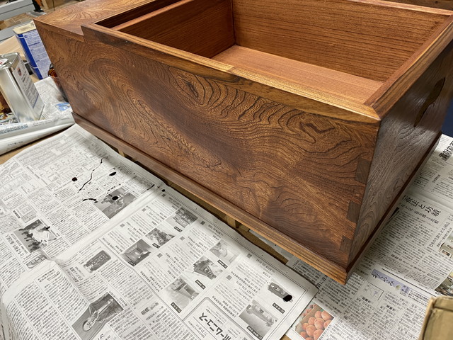 長火鉢をカシューで塗装