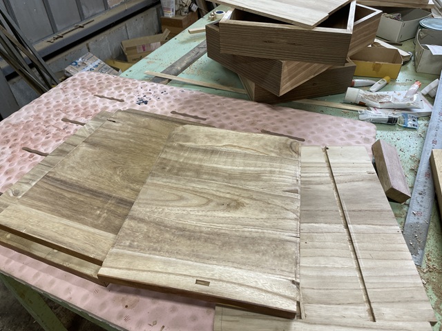 桐の小箪笥の制作