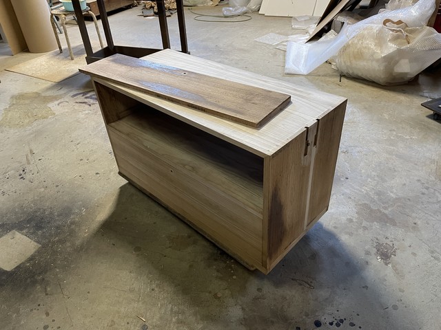 桐箪笥をTVボードにリメイク