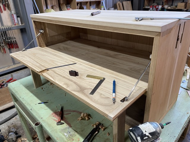 桐箪笥をTVボードにリメイク