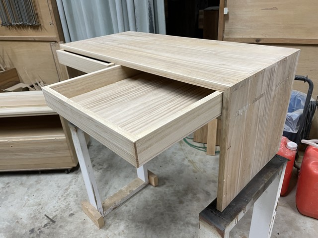 桐箪笥を机にリメイク