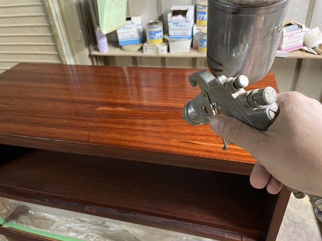 桐箪笥のウレタン塗装