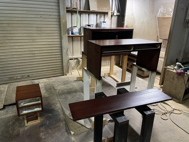 桐箪笥のウレタン塗装