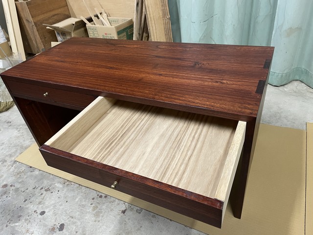 桐箪笥を机にリメイク