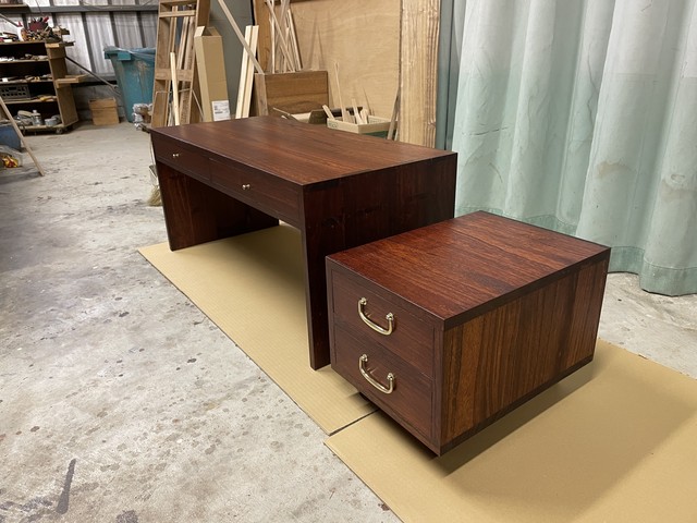 桐箪笥を机にリメイク