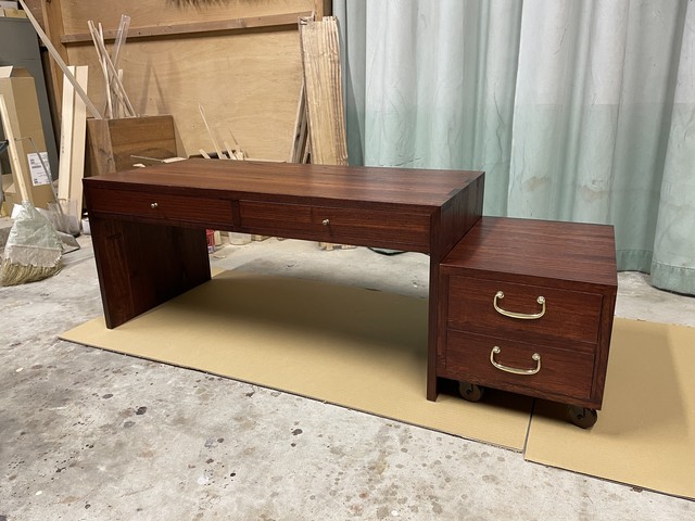 桐箪笥を机にリメイク