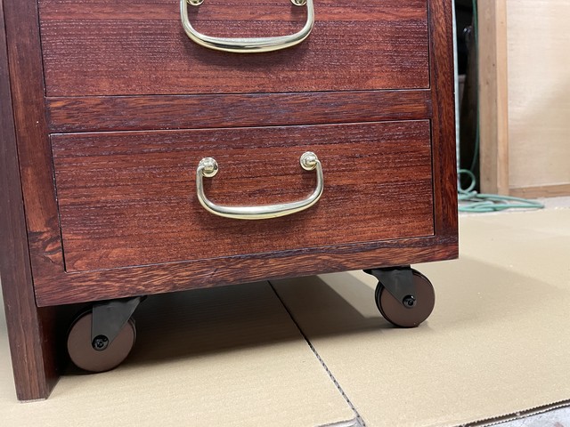 桐箪笥を机にリメイク