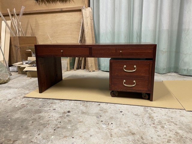 桐箪笥を机にリメイク