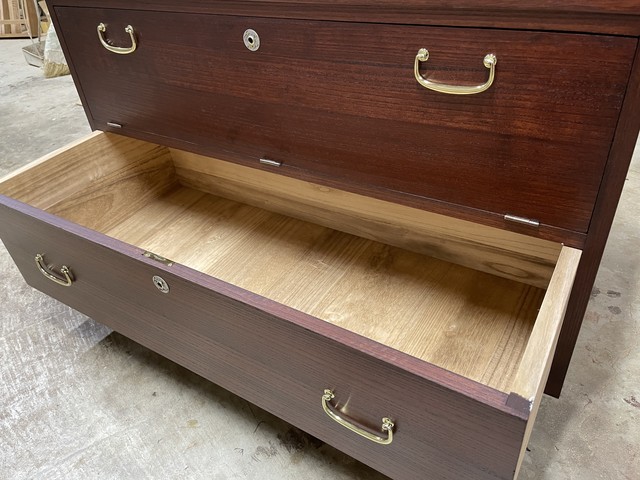 桐箪笥をTVボードにリメイク