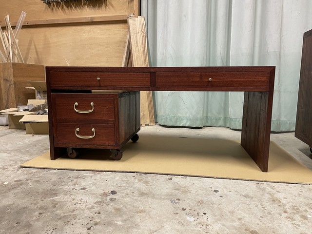 桐箪笥を机にリメイク