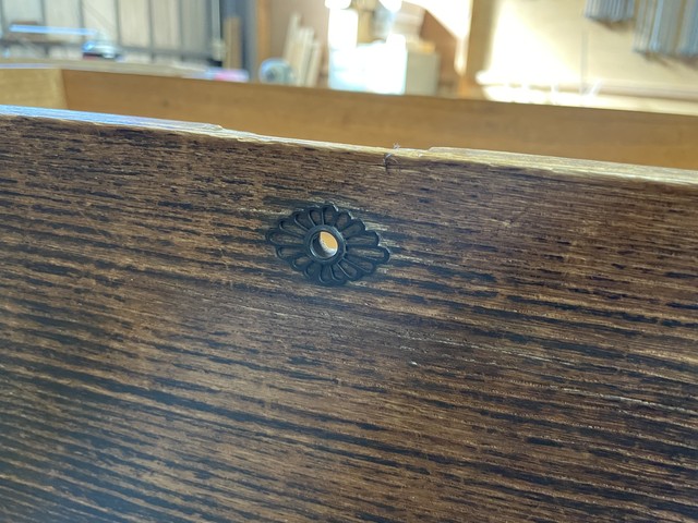 桐箪笥の金具外し