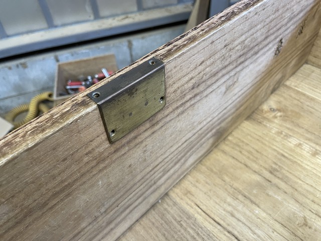 桐箪笥の金具