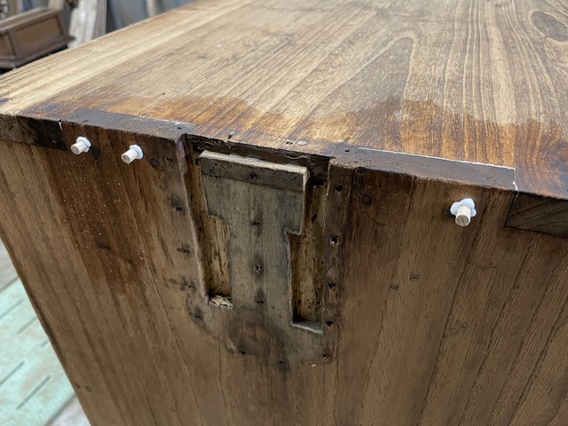 桐箪笥の締め直し