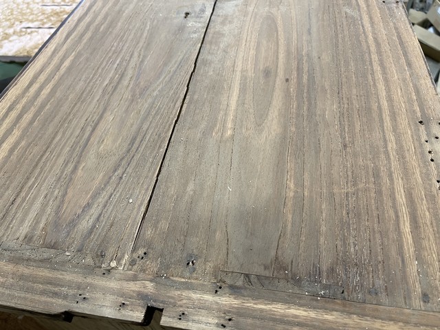 桐箪笥の側板の割れ