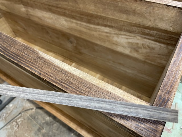 桐箪笥の欠け修理