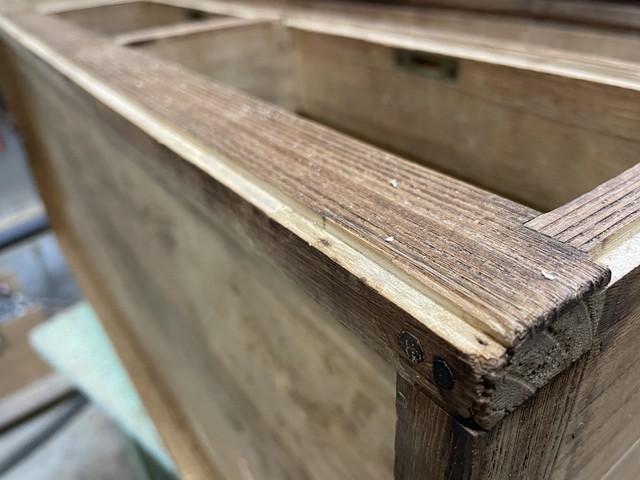 箪笥本体の欠け修理