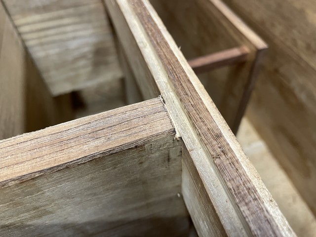 桐箪笥の欠け修理