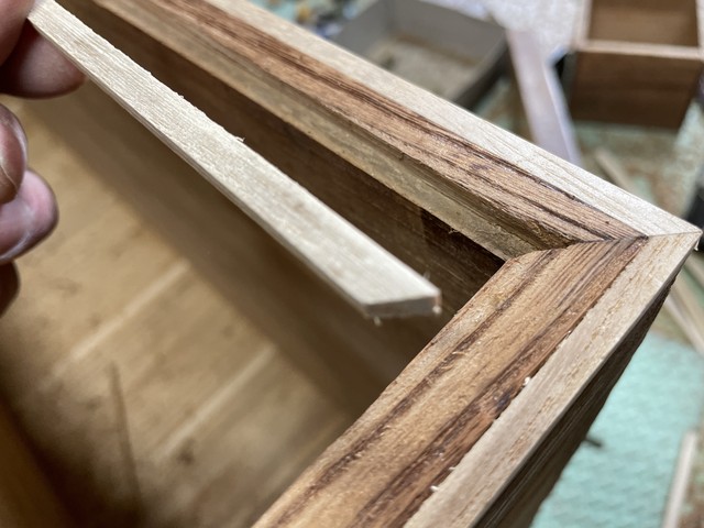 桐箪笥の埋め木修理