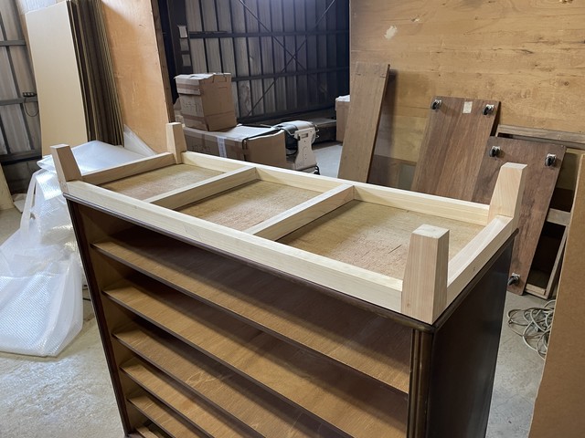 箪笥の脚を制作