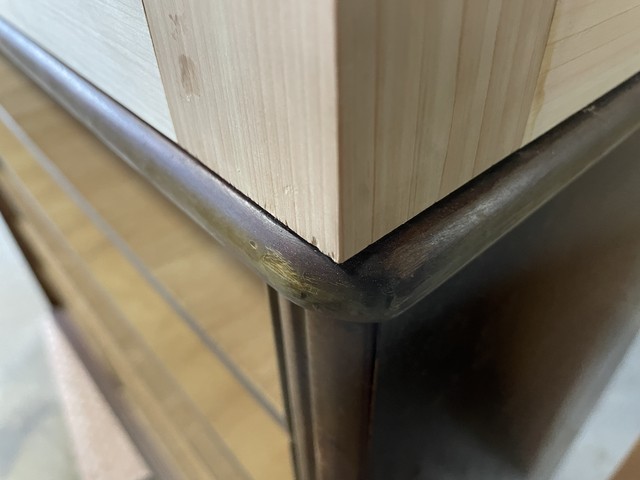 箪笥に脚を制作