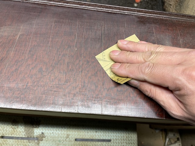 箪笥の磨き(足付け)