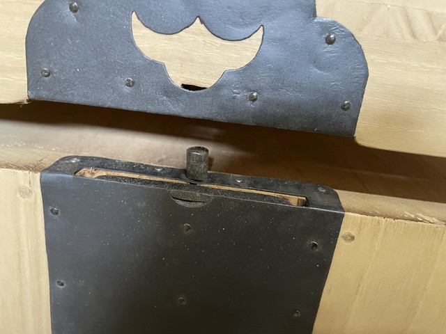 箪笥をかさねるダボ金具