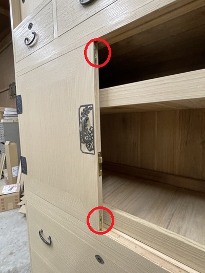 桐箪笥の扉の上げ下げ金具