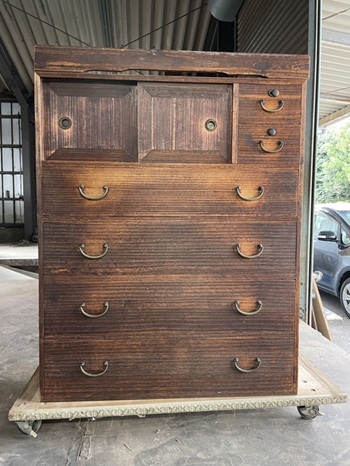 古い桐箪笥
